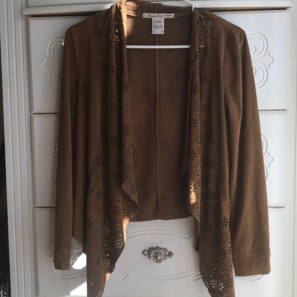A warm cardigan, perfect for any occasion!